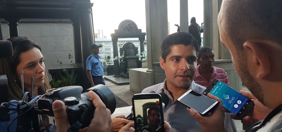 Emocionado, ACM Neto diz que avó era \ [Emocionado, ACM Neto diz que avó era \