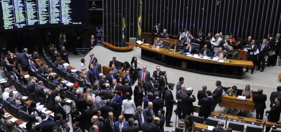 Pelegrino vê chance de denúncia contra Temer ser aprovada: [Pelegrino vê chance de denúncia contra Temer ser aprovada: