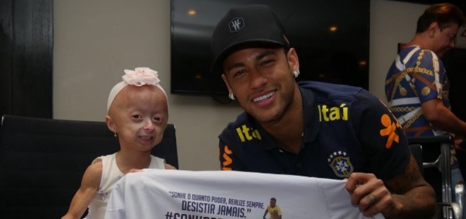 Neymar realiza sonho de fã portadora de doença rara: \ [Neymar realiza sonho de fã portadora de doença rara: \