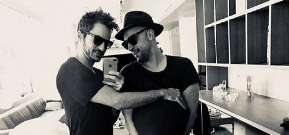 Paulo Gustavo e marido comemoram gravidez de gêmeos por barriga de aluguel: [Paulo Gustavo e marido comemoram gravidez de gêmeos por barriga de aluguel: