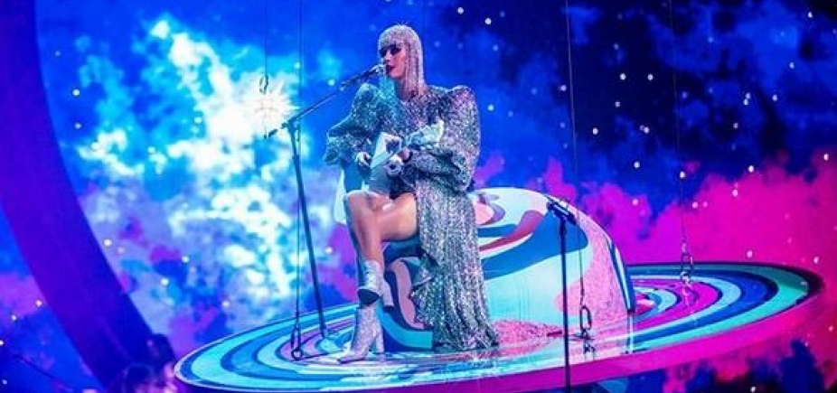 Katy Perry fica pendurada em show após falha técnica: \ [Katy Perry fica pendurada em show após falha técnica: \