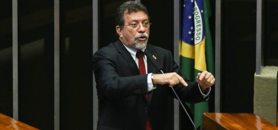 Favorável a investigação, Florence fala em [Favorável a investigação, Florence fala em