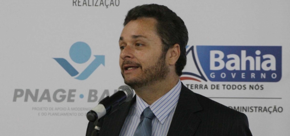 Secretário da Fazenda rebate Azi sobre empréstimo de R$ 600 mi: \ [Secretário da Fazenda rebate Azi sobre empréstimo de R$ 600 mi: \