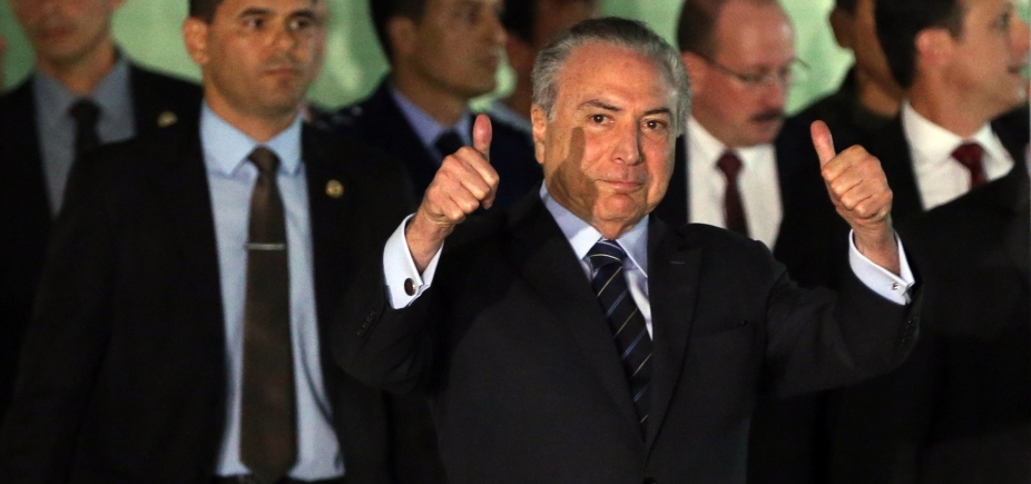 Após cirurgia, Michel Temer está [Após cirurgia, Michel Temer está