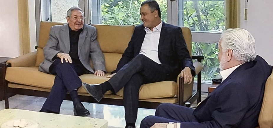 Em Cuba, Rui se reúne com o presidente Raul Castro: \ [Em Cuba, Rui se reúne com o presidente Raul Castro: \