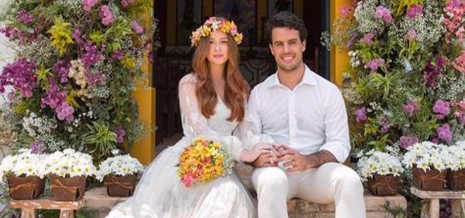 Após casamento de princesa, Marina Ruy Barbosa mostra piscina da mansão onde vai morar: [Após casamento de princesa, Marina Ruy Barbosa mostra piscina da mansão onde vai morar: