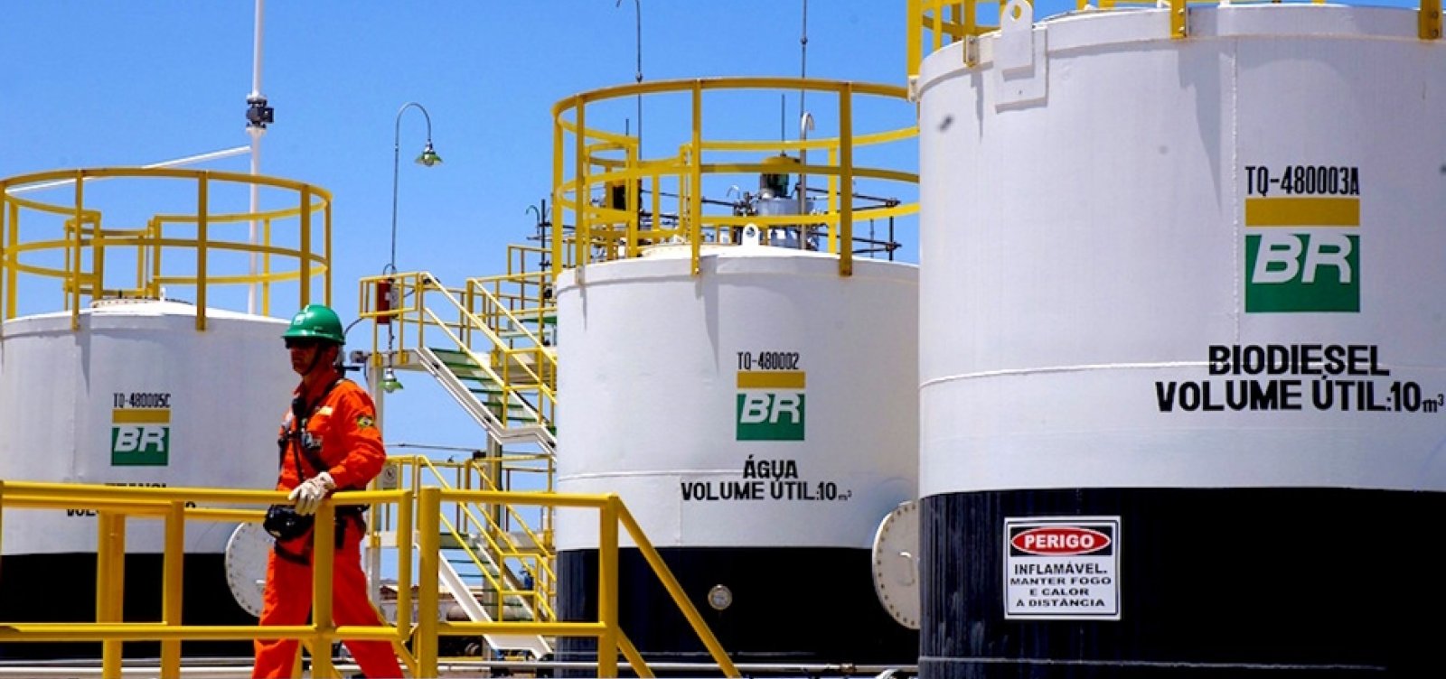 [Petrobras tem prejuÃ­zo de R$ 45 bi em valor de mercado em 1 dia]