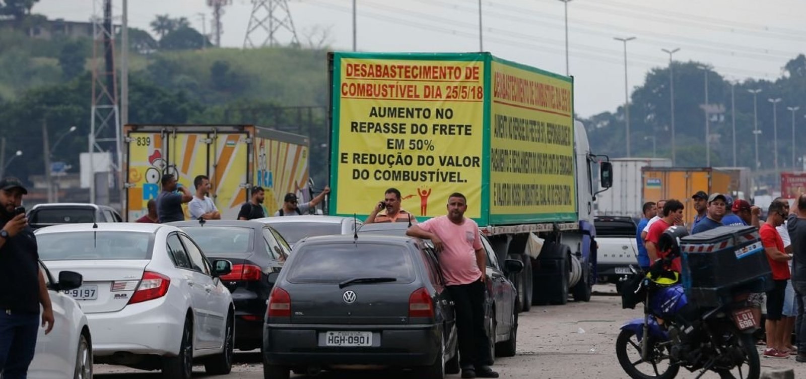 [AssociaÃ§Ã£o pede a caminhoneiros que retirem interdiÃ§Ãµes nas rodovias]