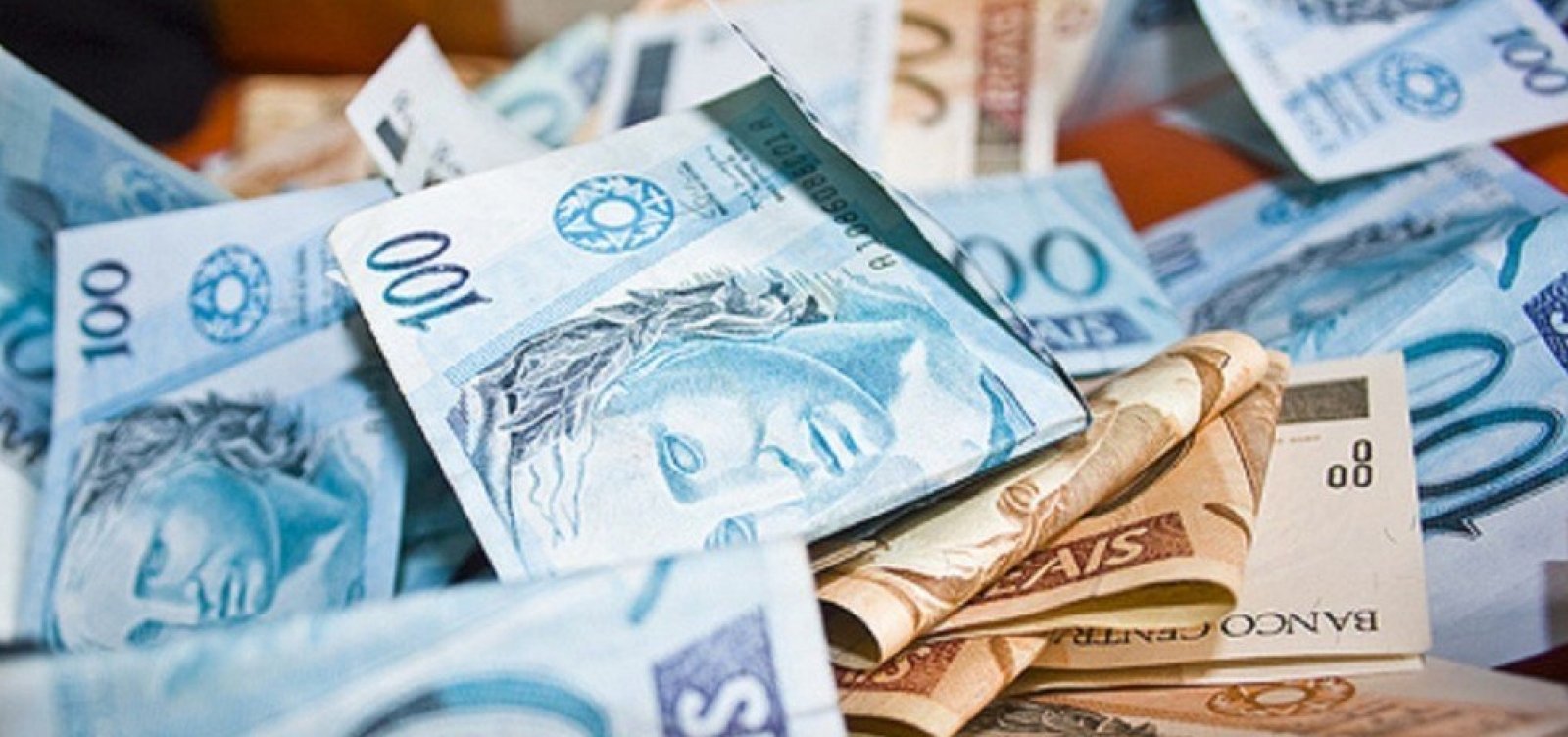 [Governo cancela gastos pÃºblicos e corta benefÃ­cios para viabilizar reduÃ§Ã£o do diesel ]