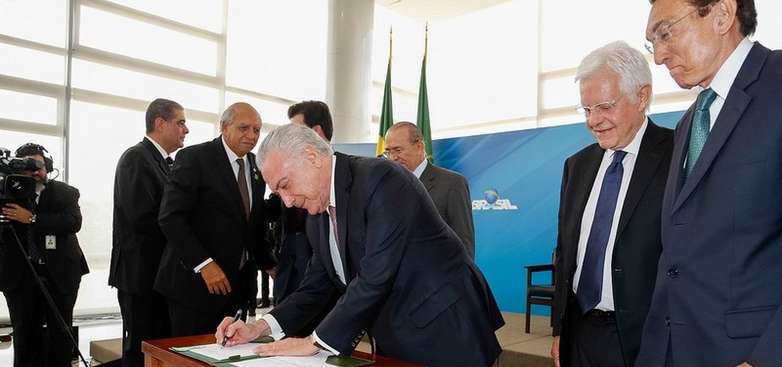 [Temer assina decretos que modificam regras do setor de mineraÃ§Ã£o]
