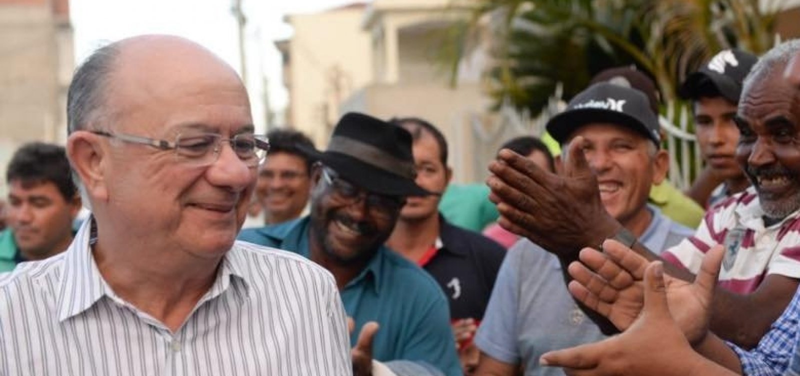 [ZÃ© Ronaldo intensifica uso das redes sociais e faz crÃ­ticas ao governo de Rui]