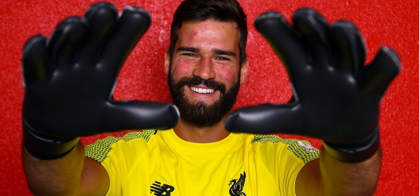 [Alisson se torna goleiro mais caro do mundo após assinar com Liverpool por R$ 323 milhões]