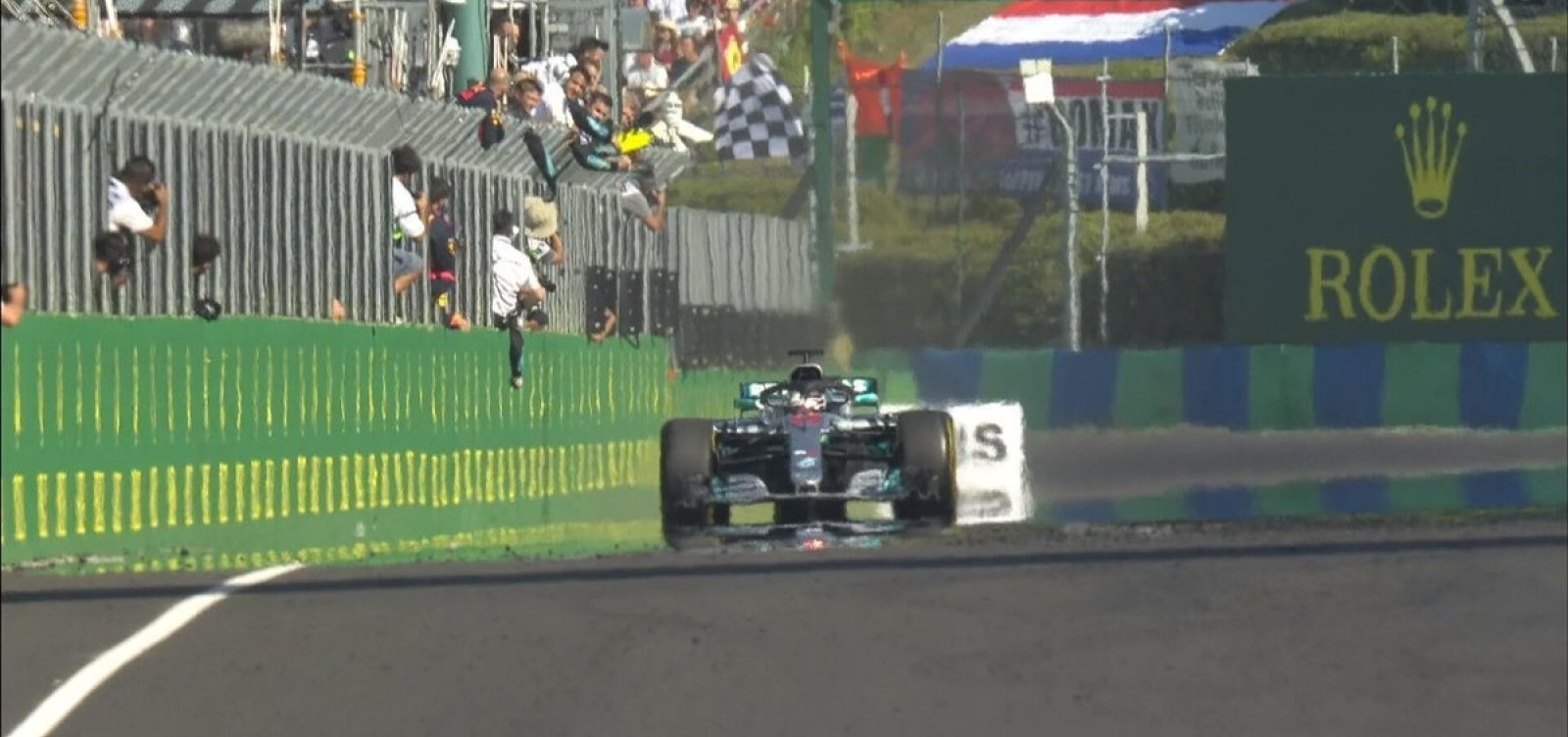 [Hamilton vence GP da Hungria e aumenta liderança na F1]