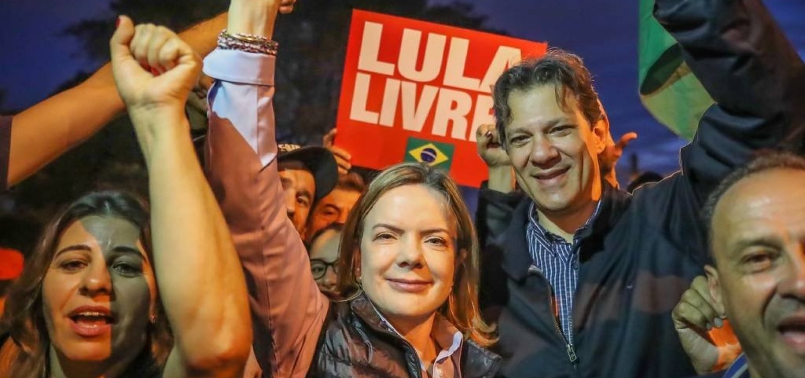 [Gleisi e Haddad vão a Curitiba para ouvir Lula sobre vice do PT]