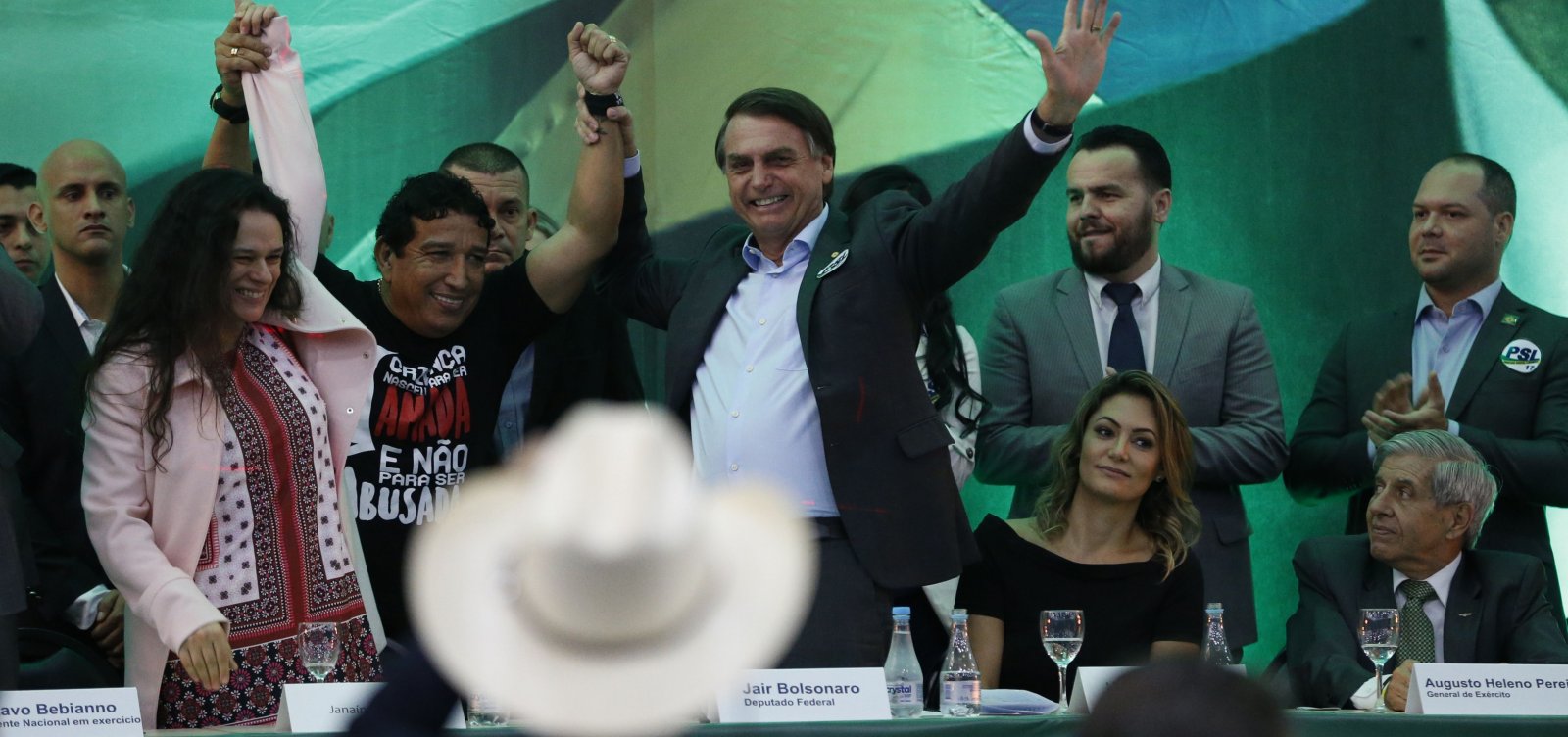 [Bolsonaro propõe eliminar 'fraudes' para aumentar valor do Bolsa Família]