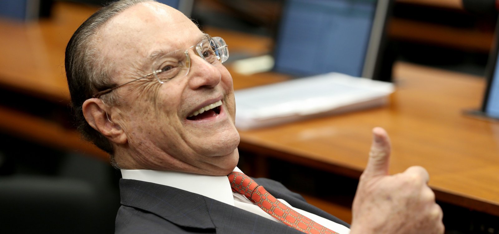 [Câmara dos Deputados cassa mandato de Paulo Maluf]