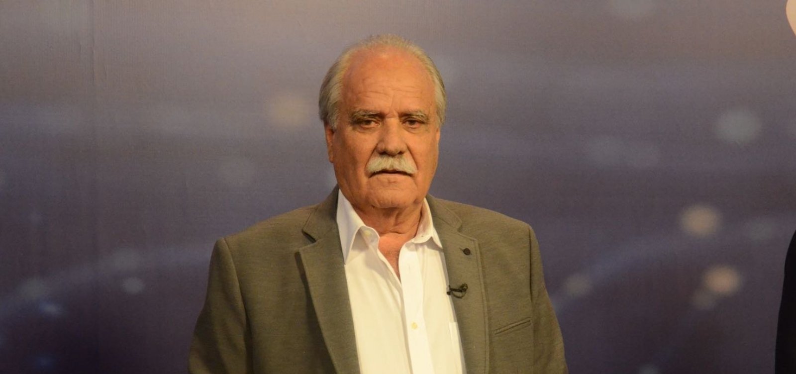 [João Santana diz que, se eleito, vai reformar estatutos dos policiais militares e civis]