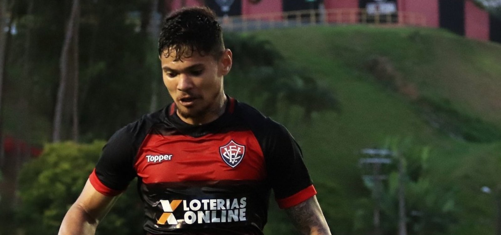 [Vitória renova contrato de Léo Ceará até o fim de 2020]