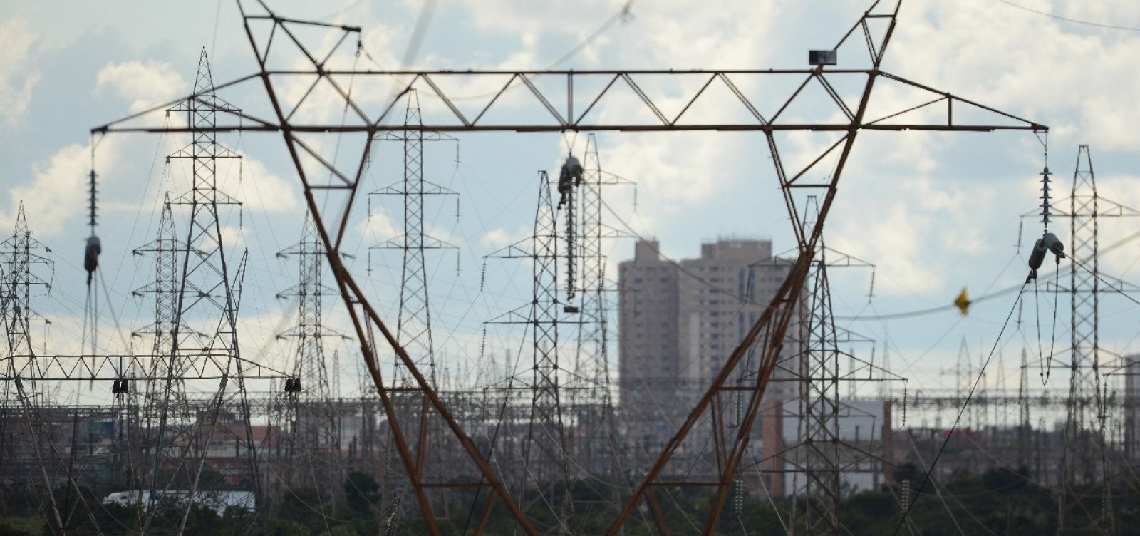 [Privatização de distribuidora da Eletrobrás avança no Senado]