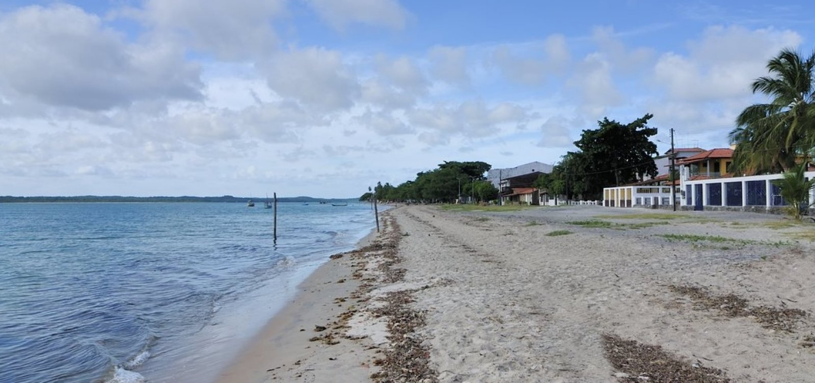 [Moradores denunciam abandono nas praias de Itaparica ]