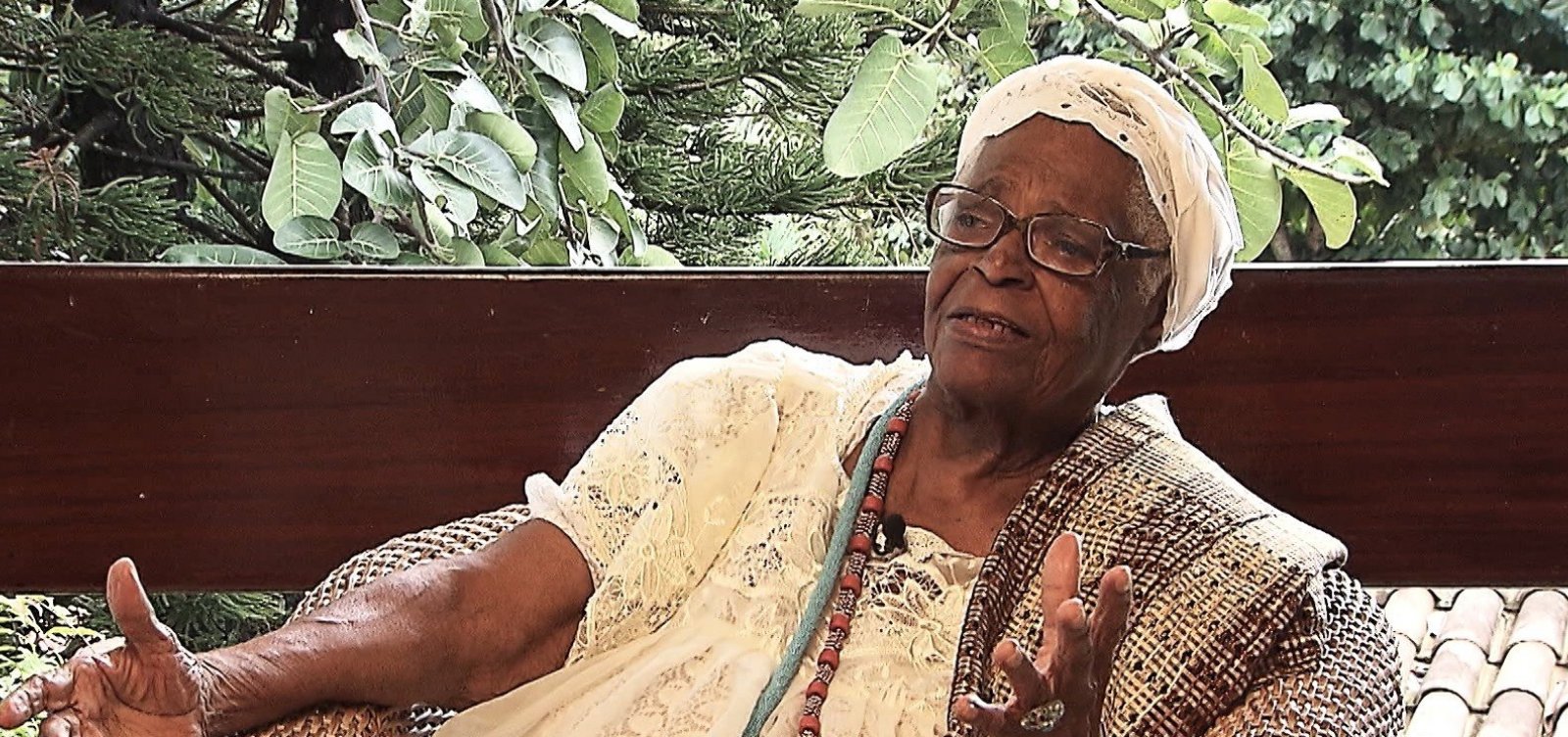 [Afastada do Ilê Axé Opô Afonjá, Mãe Stella está presente nas redes sociais da esposa]