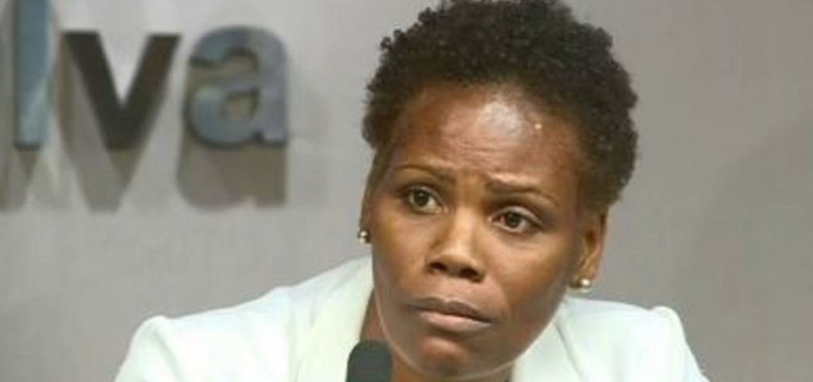 [Advogada negra é algemada e presa durante audiência no Rio de Janeiro]