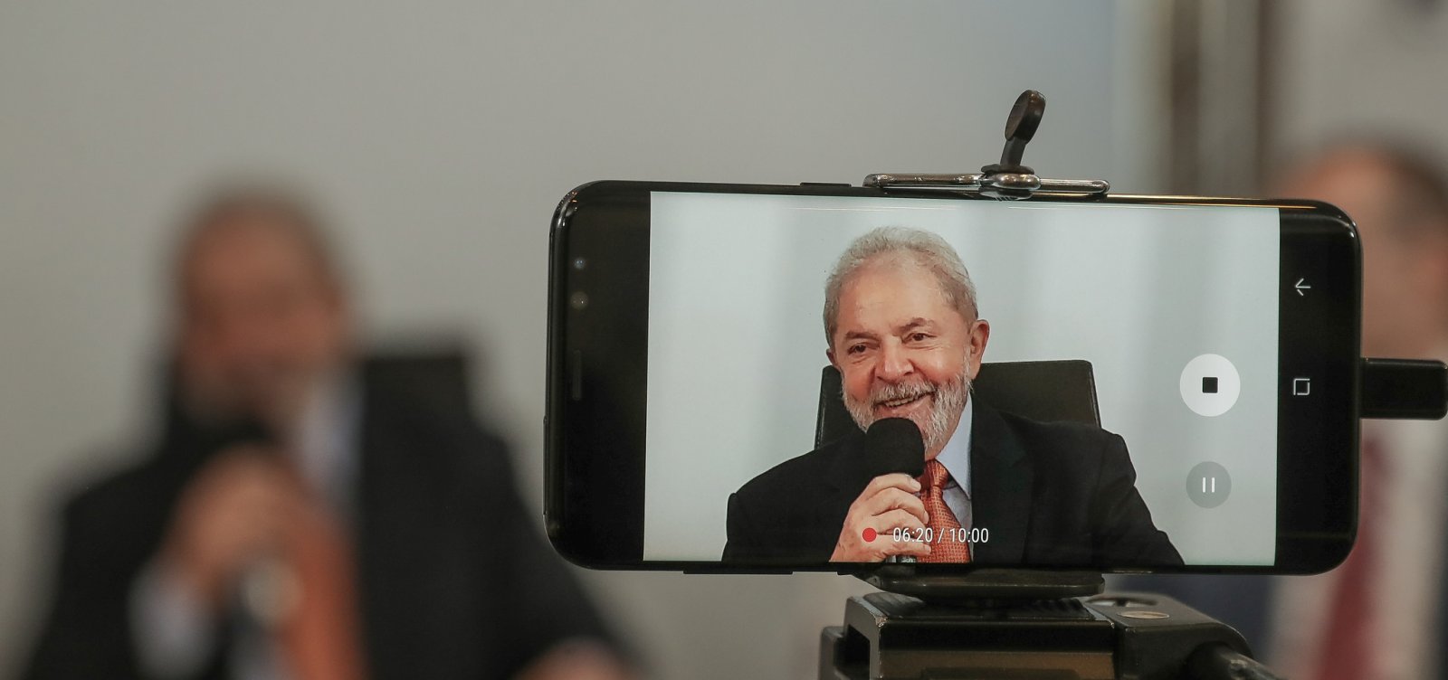 [Ministro do Supremo autoriza Lula a conceder entrevista ]