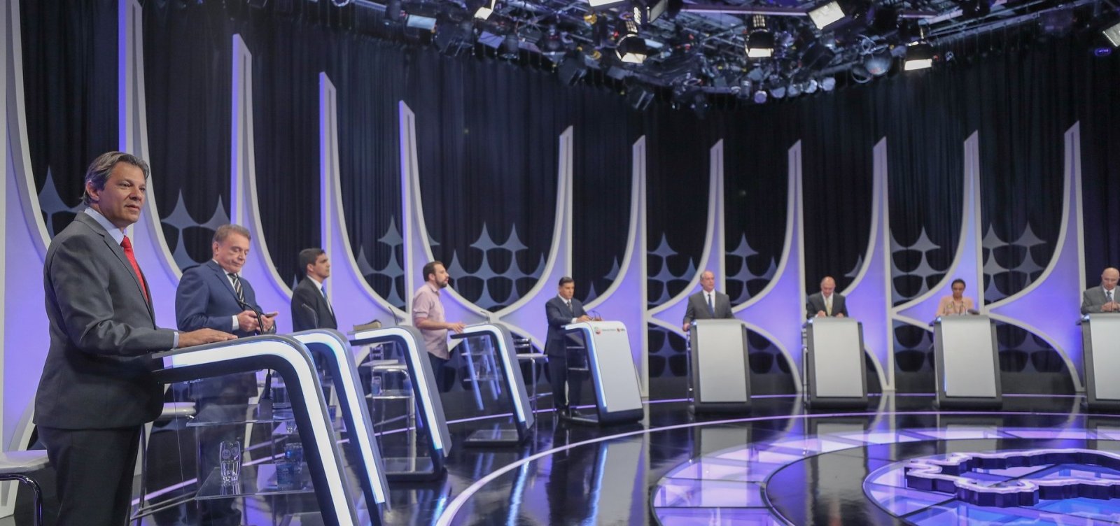 [Datafolha: Bolsonaro mantém 28%; Haddad cresce e chega a 22%]