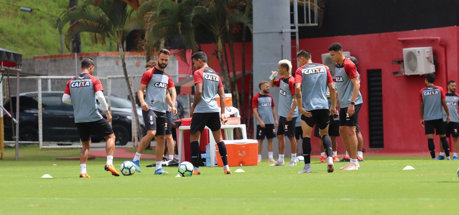 [Vitória tem desfalques para enfrentar a Chapecoense no Brasileirão]