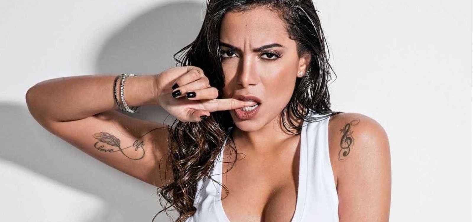 ['Me trocou pelo celular, eu troco por outra coisa', dispara Anitta sobre namorados]