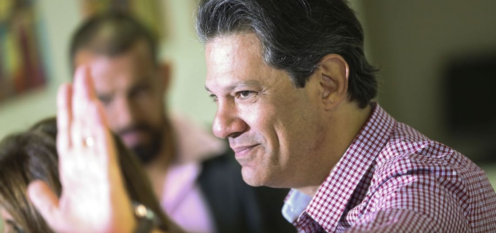 [Haddad vai explorar contradições de Bolsonaro sobre assistência social e salário mínimo, diz coluna]