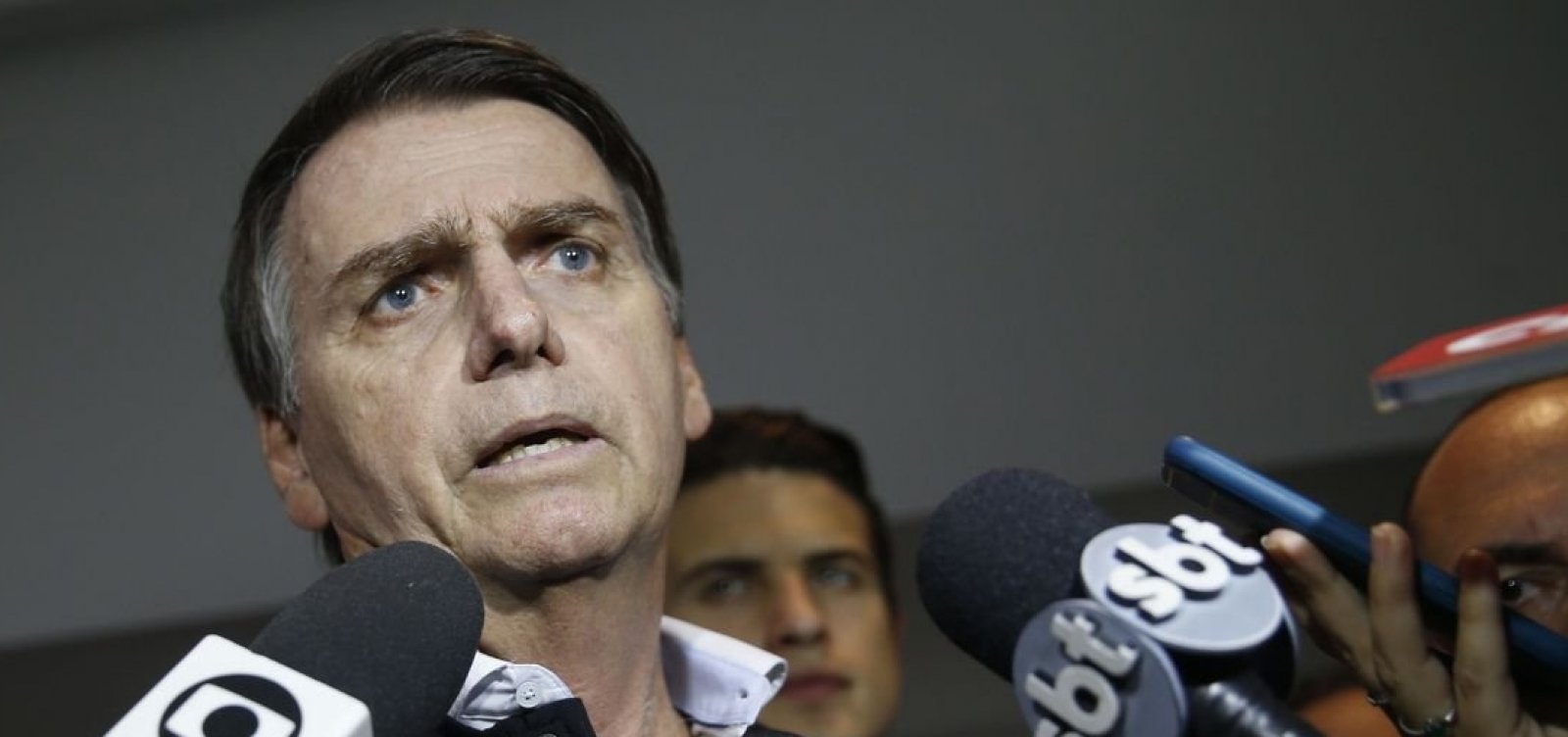 [Bolsonaro diz que participará de debate com Haddad se não houver terceiros]