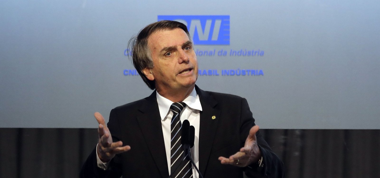 [Bolsonaro não assegura indicar um dos nomes da lista tríplice da PGR]