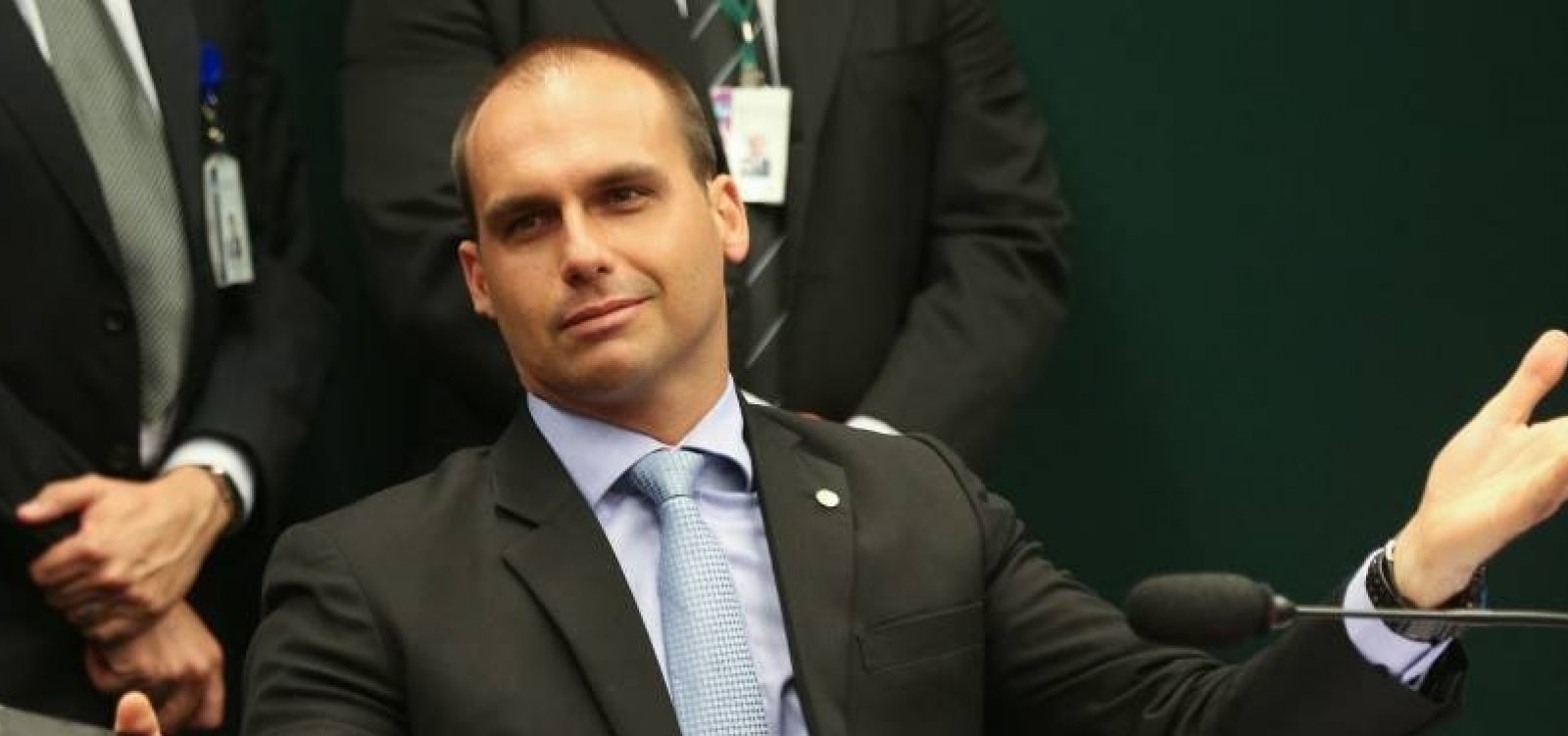 [Filho de Bolsonaro diz que para fechar STF 'basta um soldado e um cabo'; veja vÃ­deo]