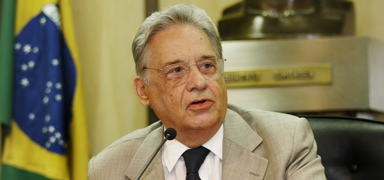 [Fernando Henrique repudia fala do filho de Bolsonaro sobre STF: 'Cheira a fascismo']