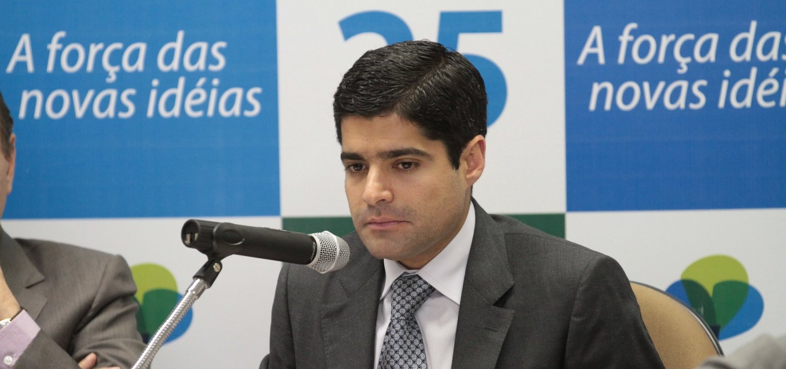 [DeclaraÃ§Ã£o do filho de Bolsonaro sobre fechar STF Ã© 'infeliz, inaceitÃ¡vel e descabida', diz ACM NetoÂ ]