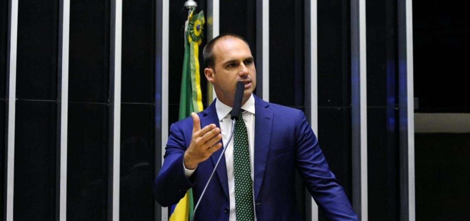 [Supremo tenta intimar filho de Bolsonaro, mas não consegue localizá-lo]
