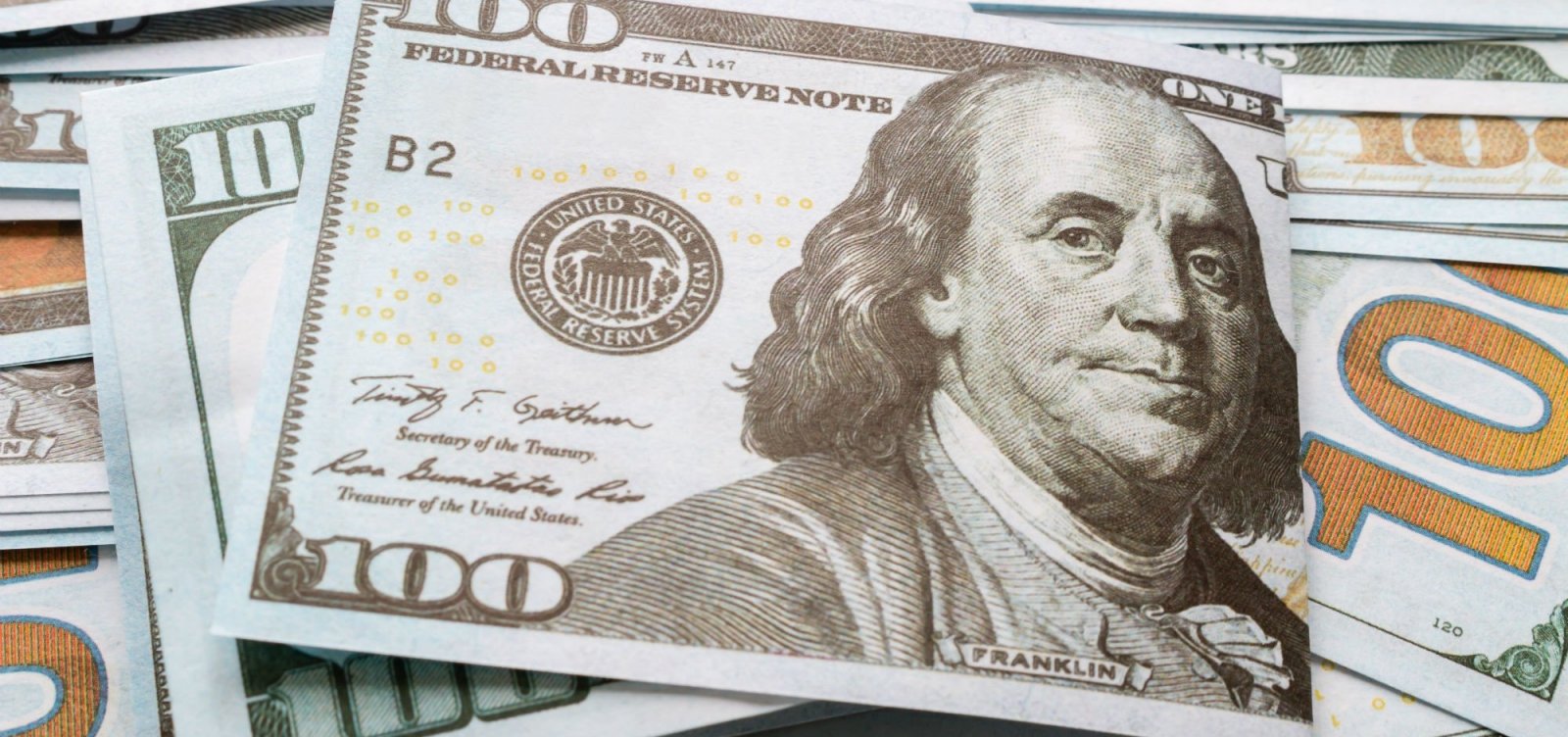 [Antes do 2º turno, dólar fecha no patamar mais baixo desde maio]