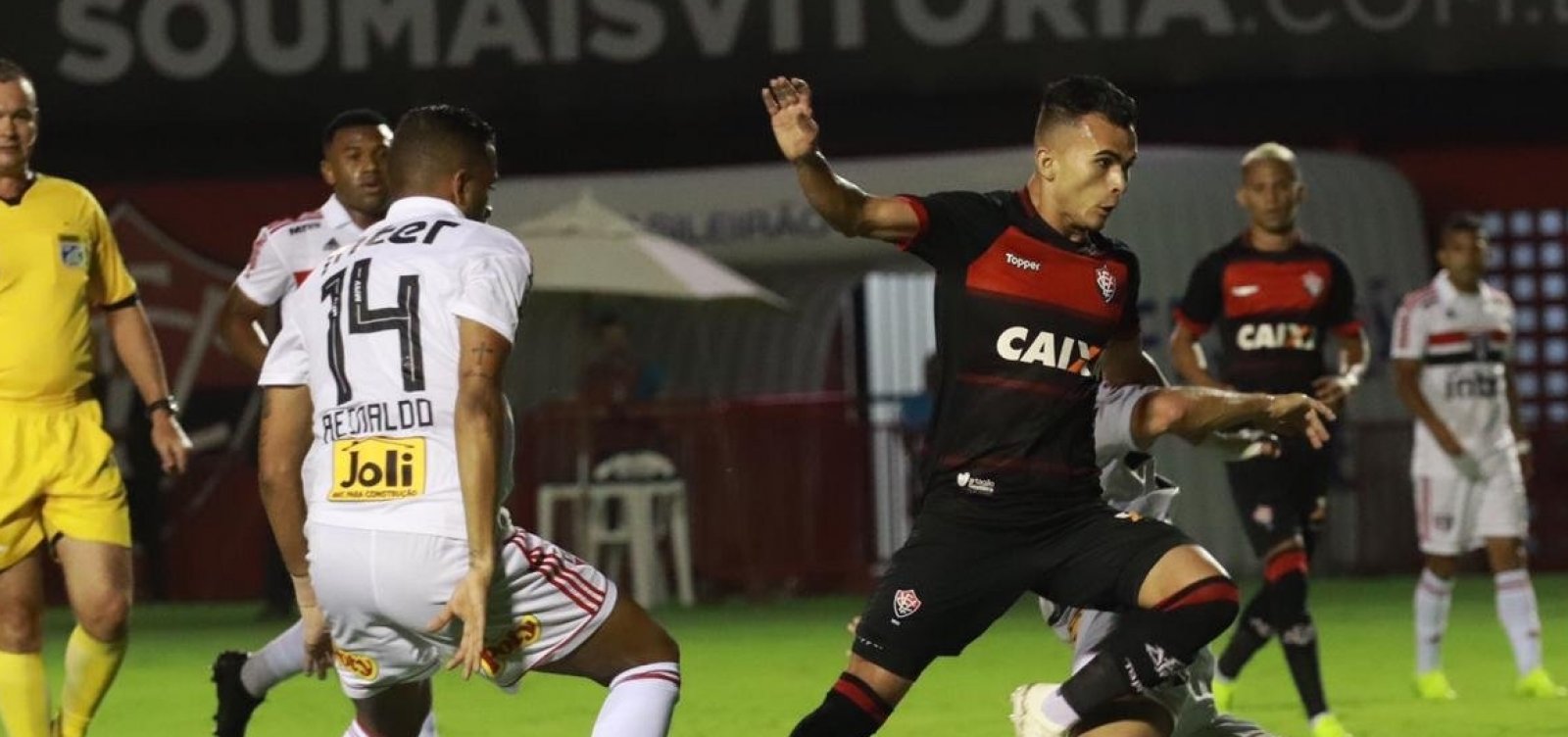 [Vitória perde para o São Paulo por 1 a 0 e se complica na Série A]