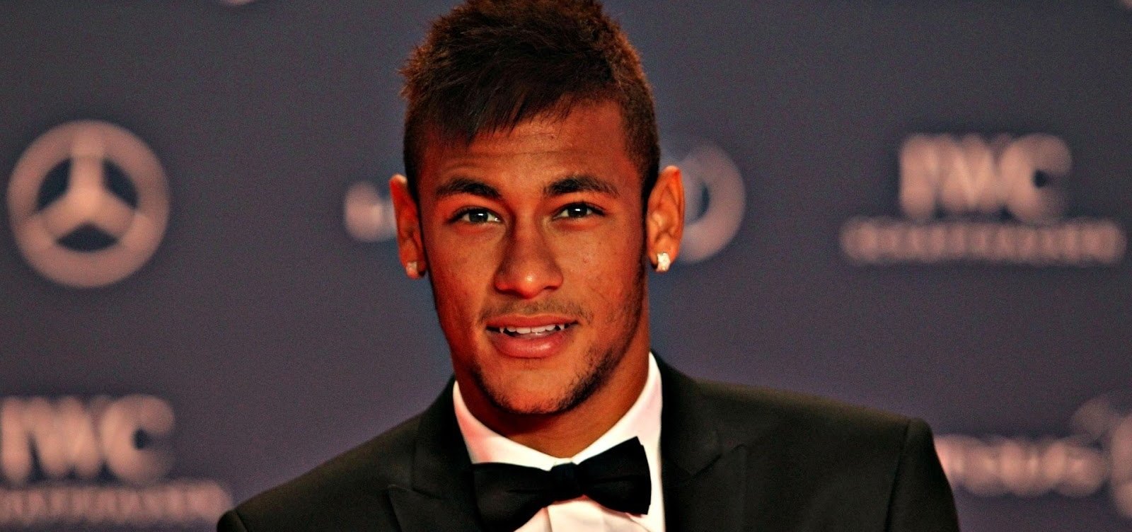 [Neymar rebate seguidor: 'Dinheiro não é tudo, irmão!']