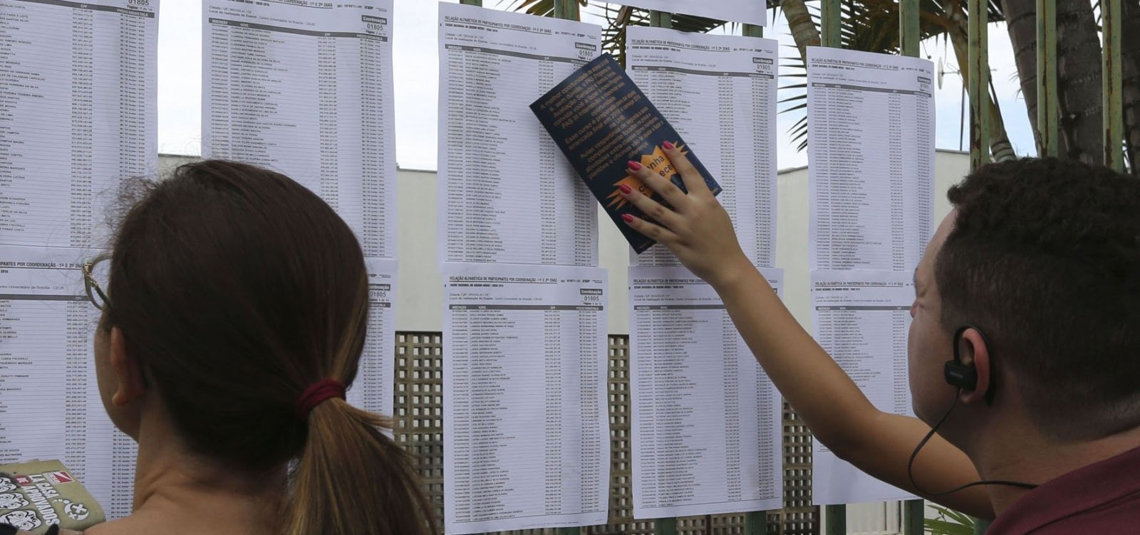 [Candidatos sÃ£o flagrados com ponto eletrÃ´nico em provas do Enem]