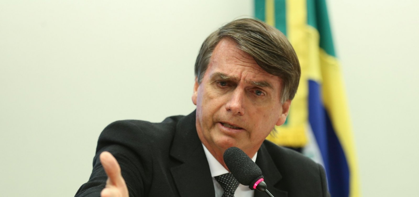 [Bolsonaro defende aprovar idade mínima para aposentadoria ainda neste ano]