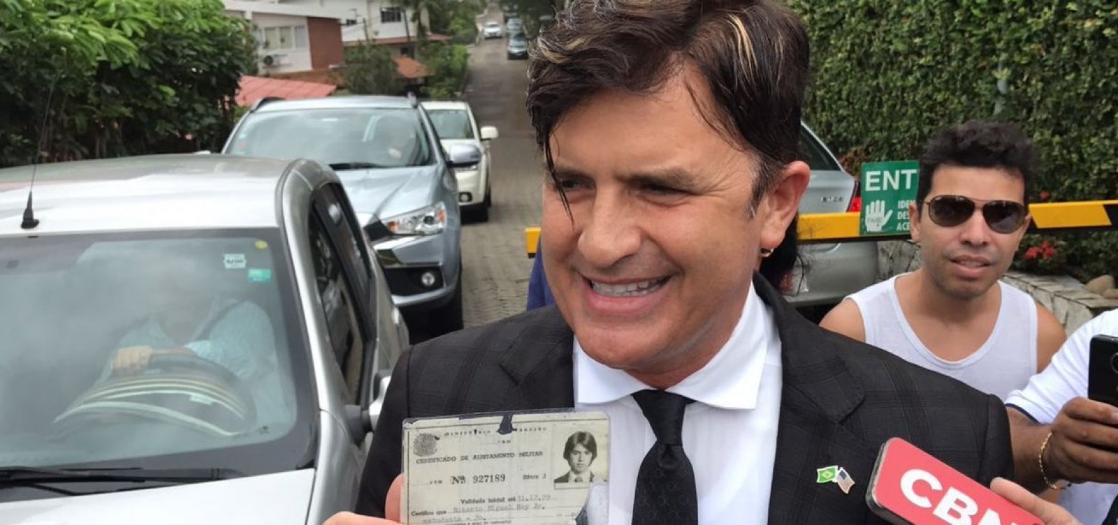 [Dr. Rey visita Bolsonaro e diz que quer ser ministro da Saúde]