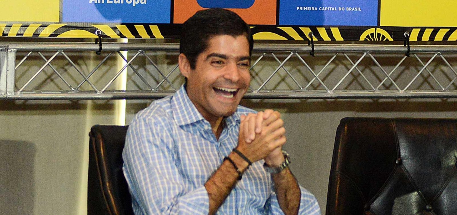 [Neto se reúne com Bolsonaro para discutir futuro do DEM no governo]