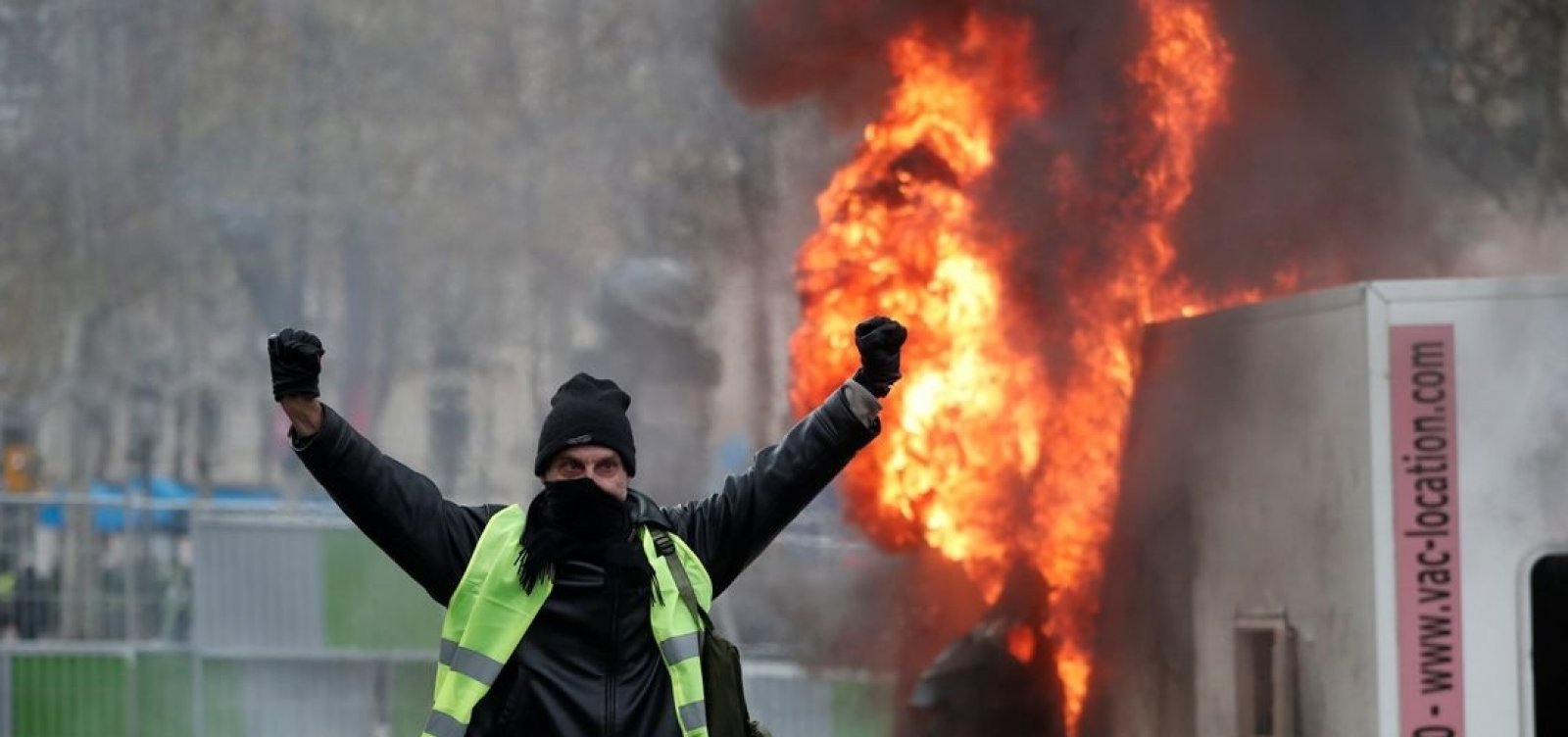 [Manifestantes protestam contra aumento de combustÃ­veis em Paris]