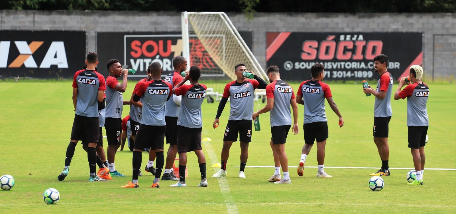 [VitÃ³ria inicia dispensa de jogadores para enxugar elenco]