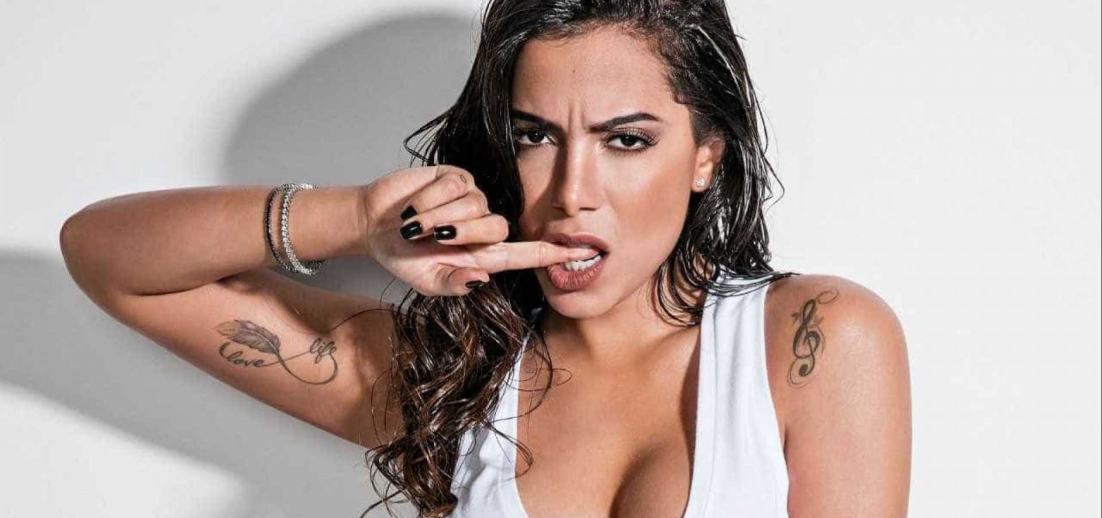 [Anitta revela já ter feito sexo a três: 'Mais de uma vez']