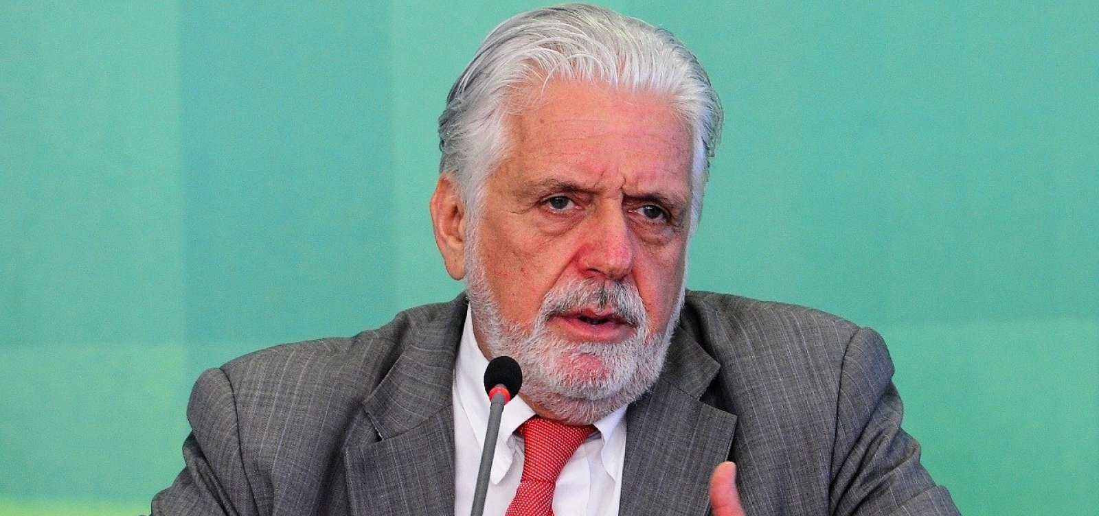 [Wagner é acusado de improbidade por nomear marido de ex-ministra]