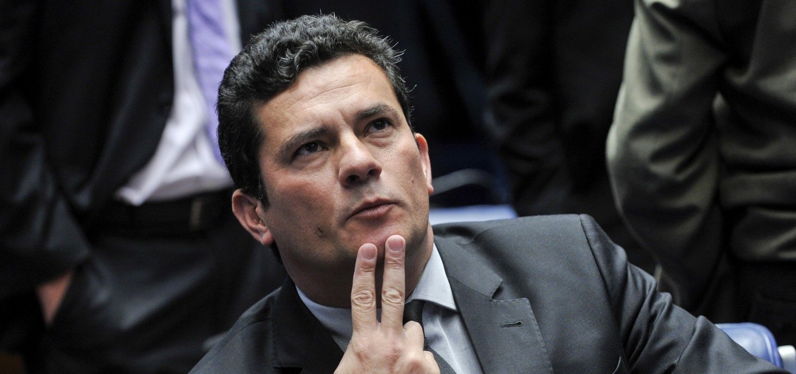 [Moro diz que trocou do Judiciário por Executivo por cansaço de tomar 'bola nas costas']