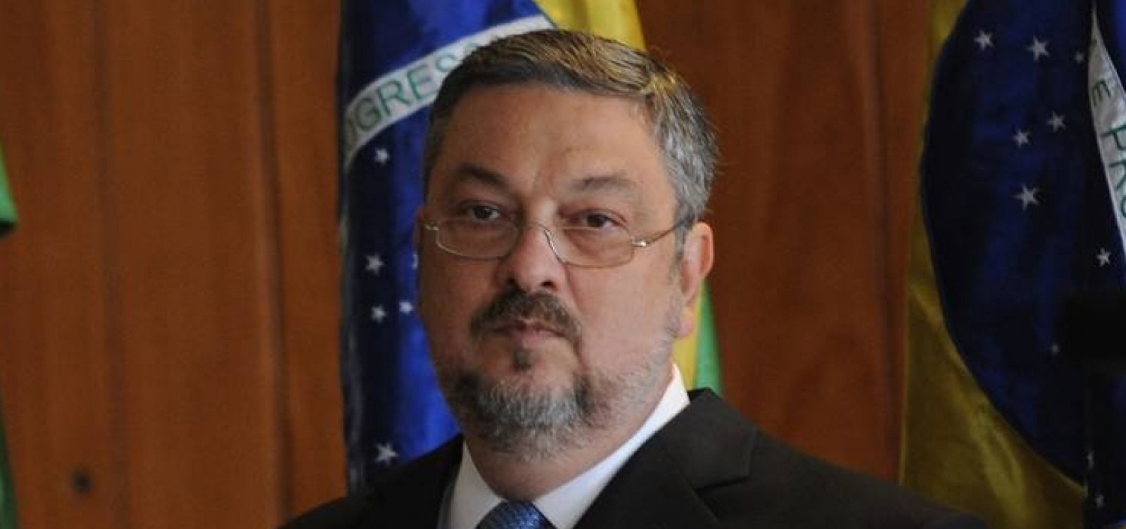 [Palocci acusa Lula de editar MP em troca de recursos para filho]